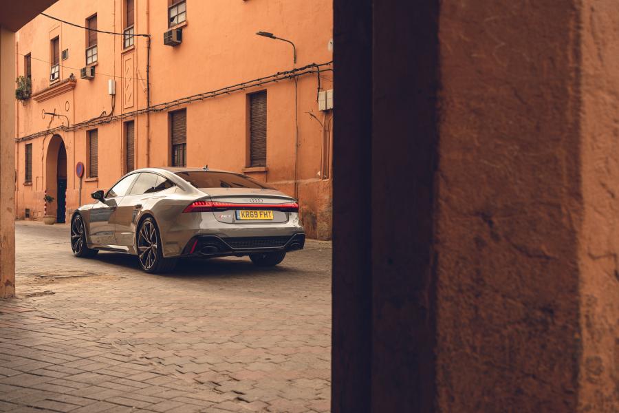 Audi RS7 Sportback 2020 года  (UK) (фото 4 из 8)